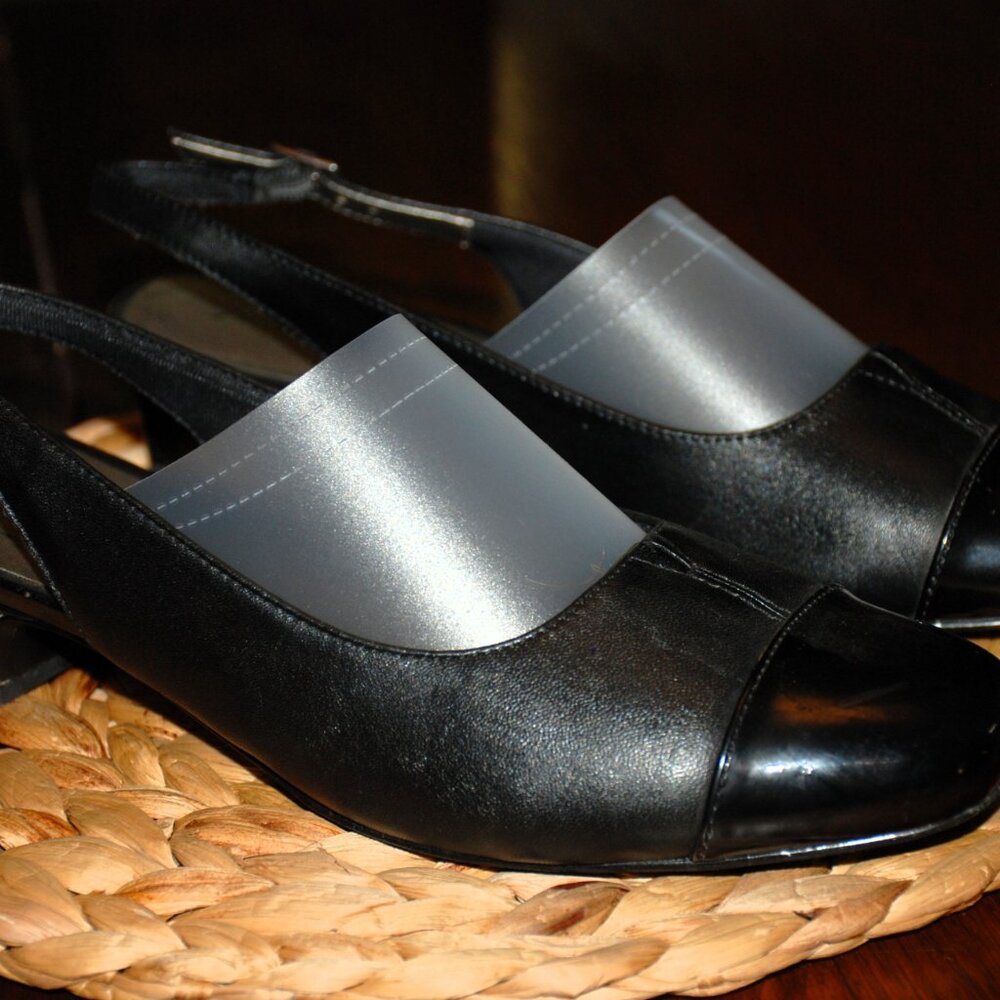 Like New Sling Back Trotters Sandal